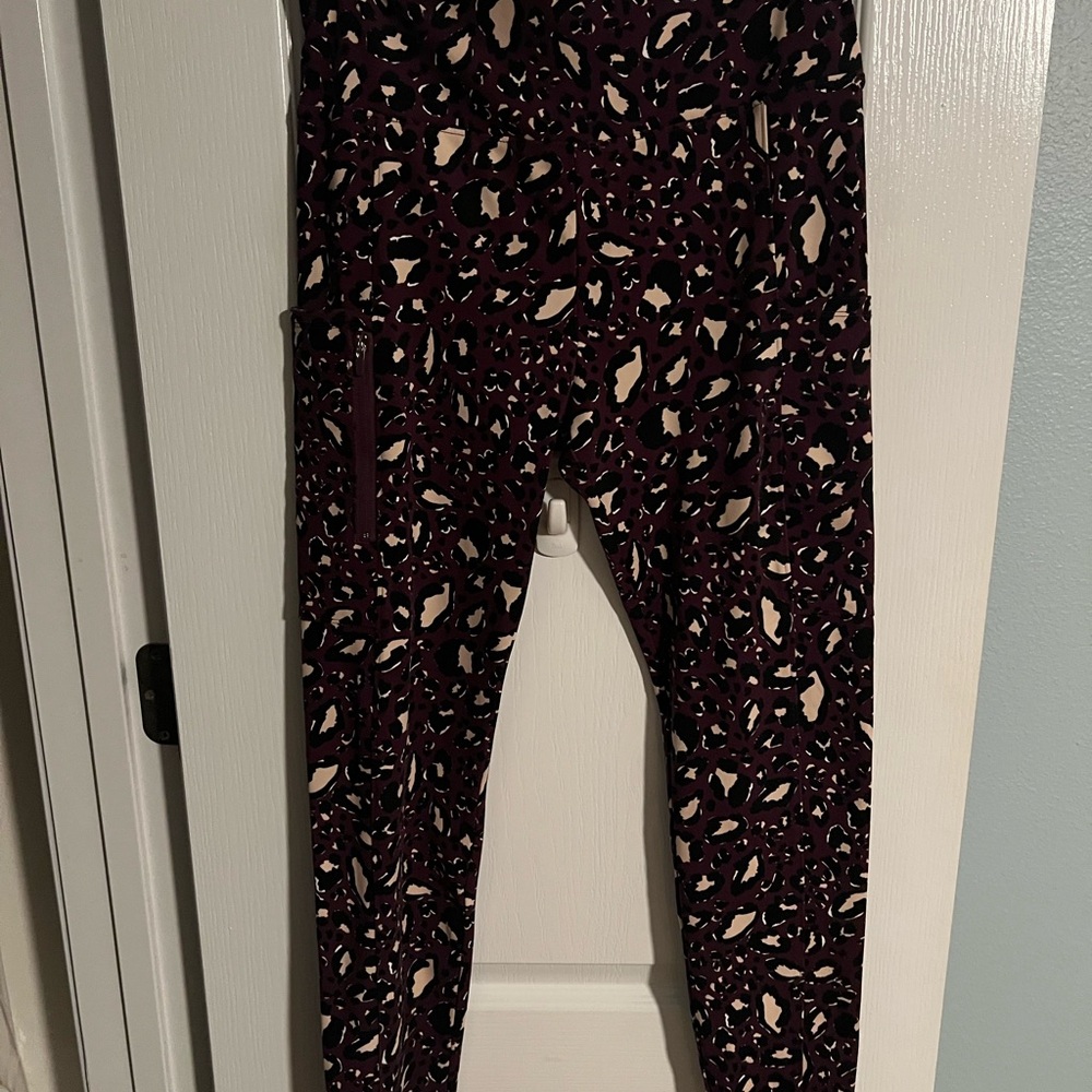 Lou & Grey Burgundy and Beige Patterned Leggings